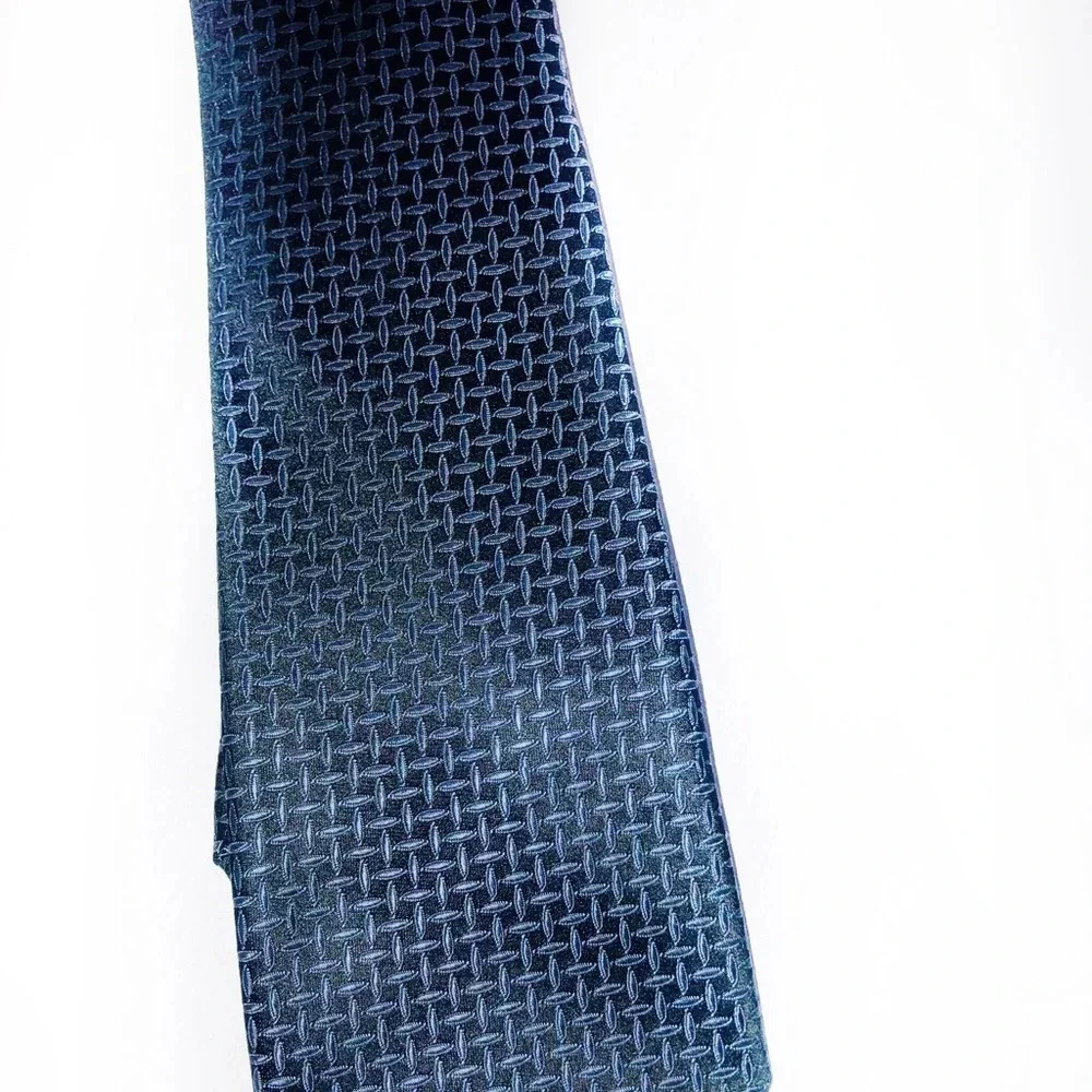 Men’s blue geometric print career/party silk tie